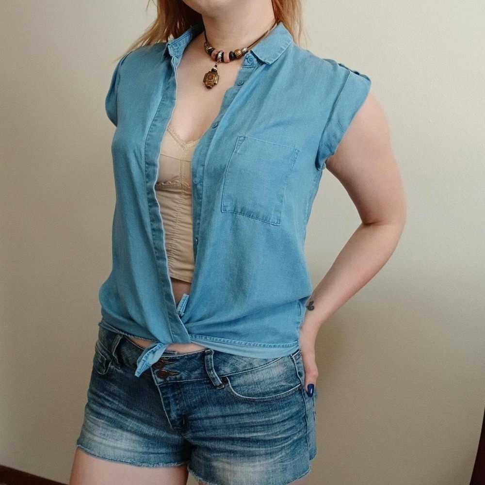 Western short sleeve‎ women's chambray shirt size small